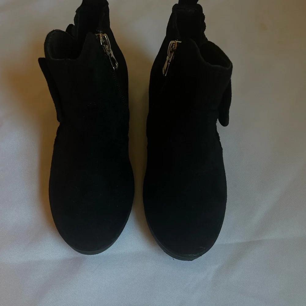 Pandaninjia Clara Black Suede Kids Zip Boots with‎ Bow Detail, NWOT, Size 11
